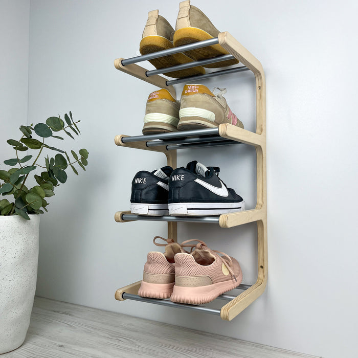 Стильна взуттєва полиця на стіну — натуральна береза та сірий алюміній