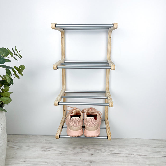 Стильна взуттєва полиця на стіну — натуральна береза та сірий алюміній