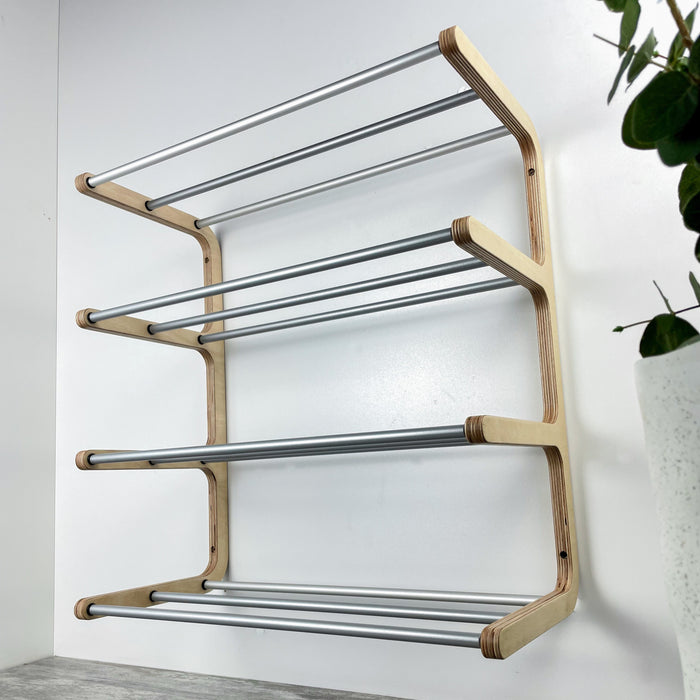 Стильна взуттєва полиця на стіну — натуральна береза та сірий алюміній