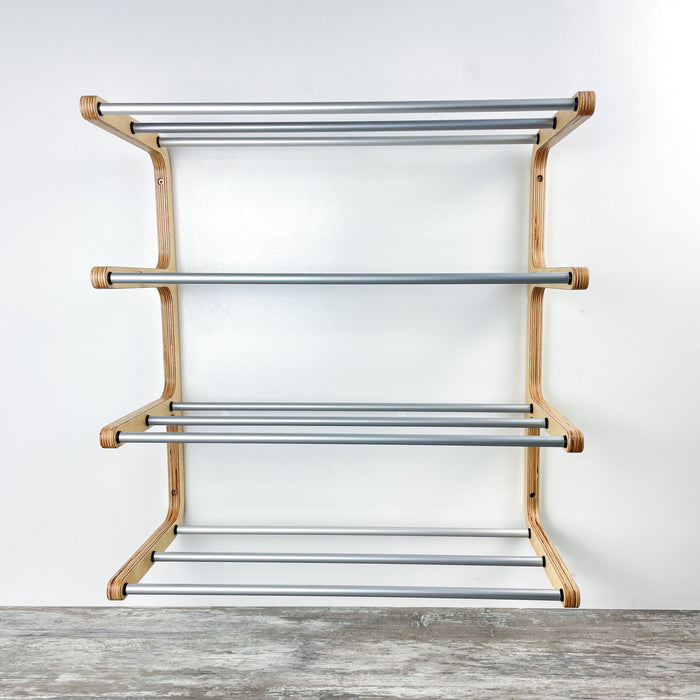 Стильна взуттєва полиця на стіну — натуральна береза та сірий алюміній