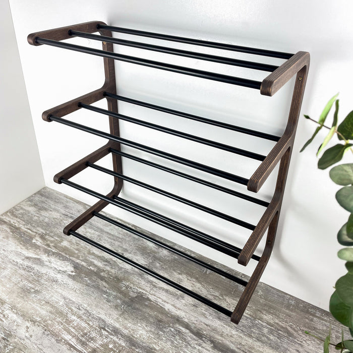 Стильна взуттєва полиця на стіну — натуральна береза та чорний метал