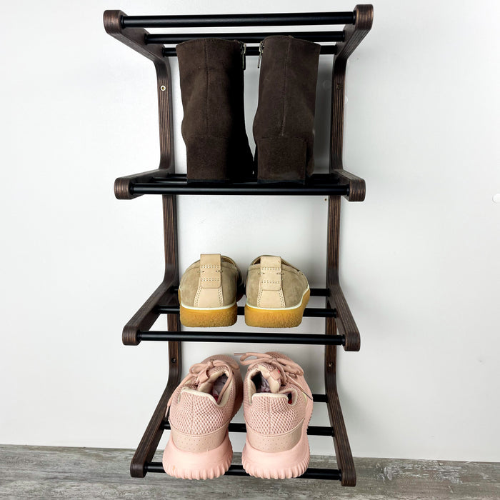 Стильна взуттєва полиця на стіну — натуральна береза та чорний метал