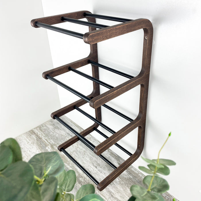 Стильна взуттєва полиця на стіну — натуральна береза та чорний метал