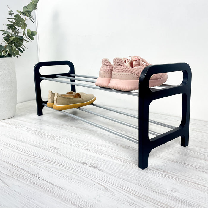 Мінімалістична чорна обувничка для взуття в передпокій