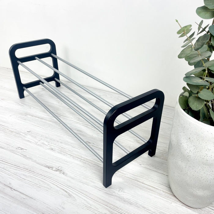 Мінімалістична чорна обувничка для взуття в передпокій