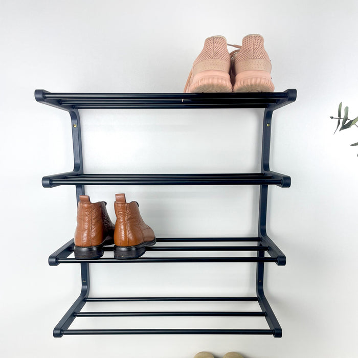 Стильна взуттєва полиця на стіну — натуральна береза та чорний метал