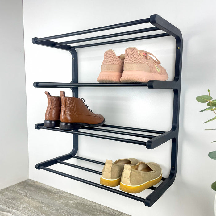 Стильна взуттєва полиця на стіну — натуральна береза та чорний метал