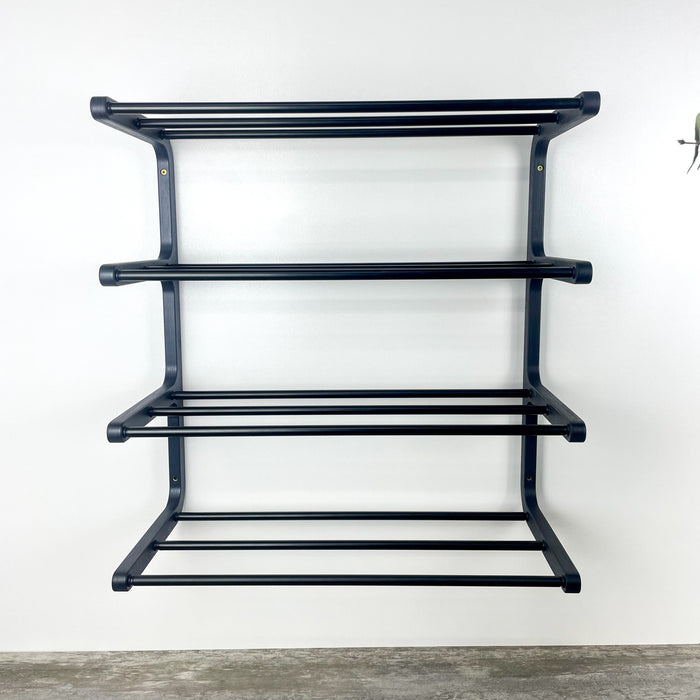 Стильна взуттєва полиця на стіну — натуральна береза та чорний метал