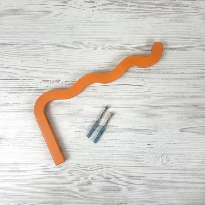 Сучасний помаранчевий гачок із дерева 30 см х 15 см