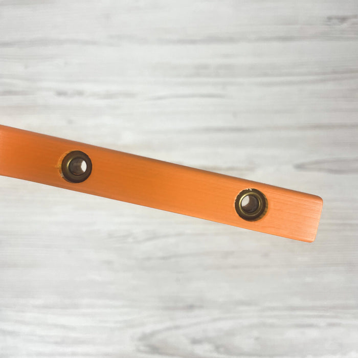 Сучасний помаранчевий гачок із дерева 30 см х 15 см