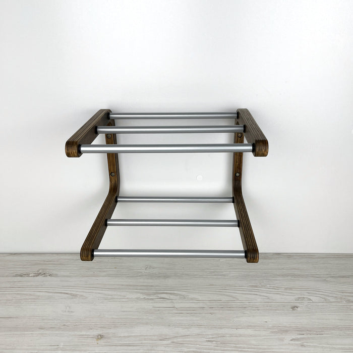 Мінімалістична дерев'яна взуттєва полиця